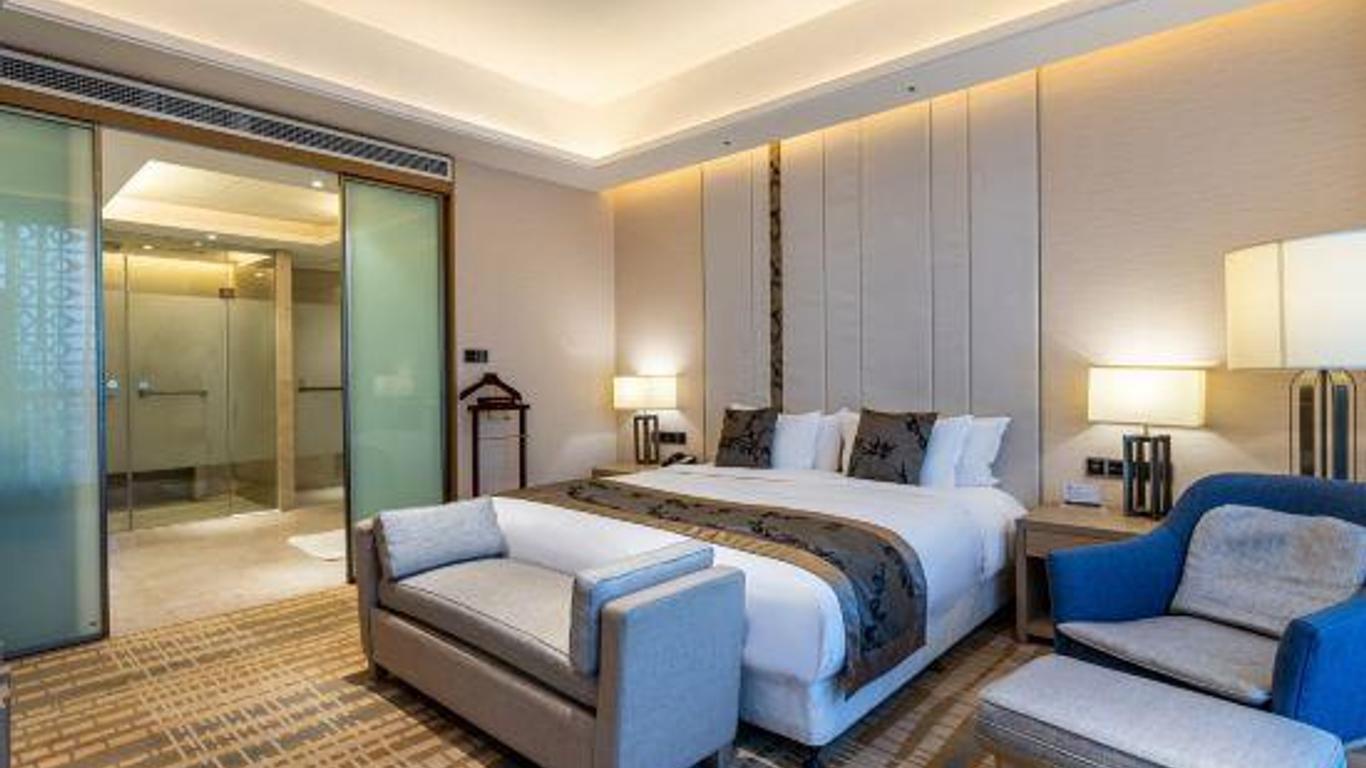 Days Hotel & Suites Liangping