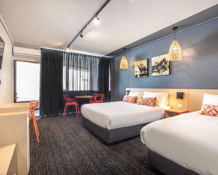 Nightcap at Monash Hotel en $92 ($̶1̶3̶1̶). Clayton Hoteles - KAYAK