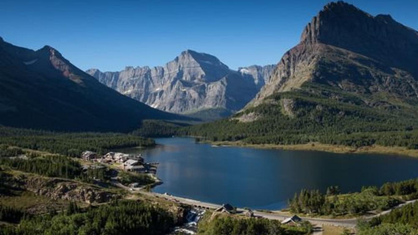 Many Glacier Hotel