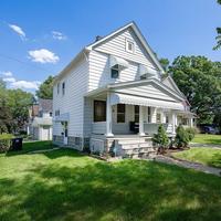 The Amber Retreat - Brooklyn Centre Comfort - Charming Space For Families, Couples & Business Travelers Near Downtown - With 300mb Wifi, Parking & Self Check-In