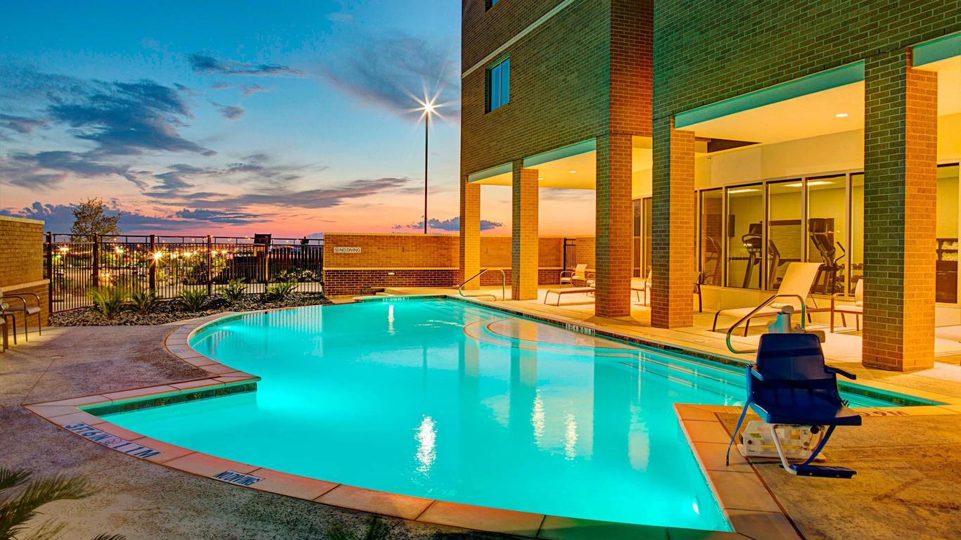 Courtyard by Marriott Dallas Carrollton