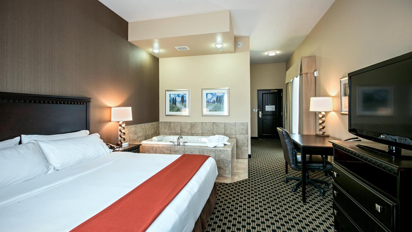 Holiday Inn Express & Suites Green Bay East