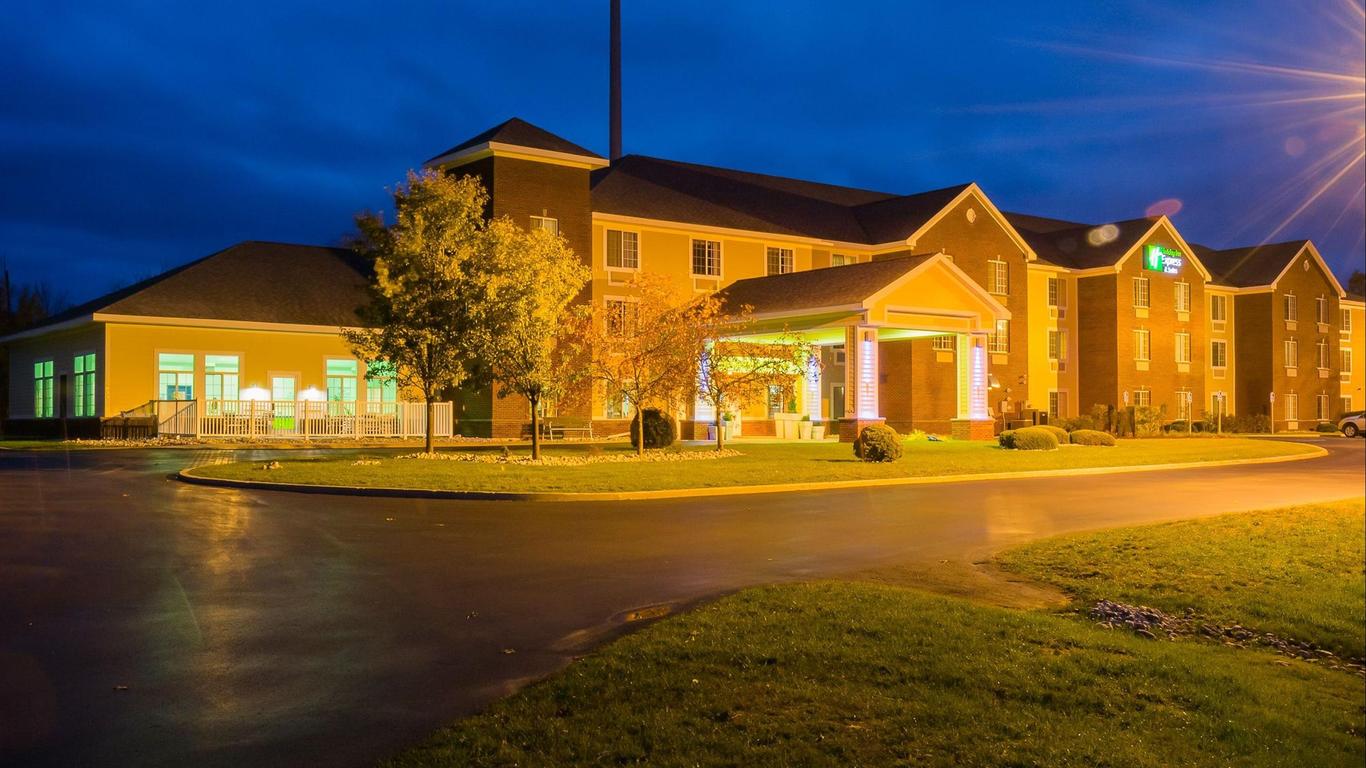 Holiday Inn Express & Suites Acme-Traverse City