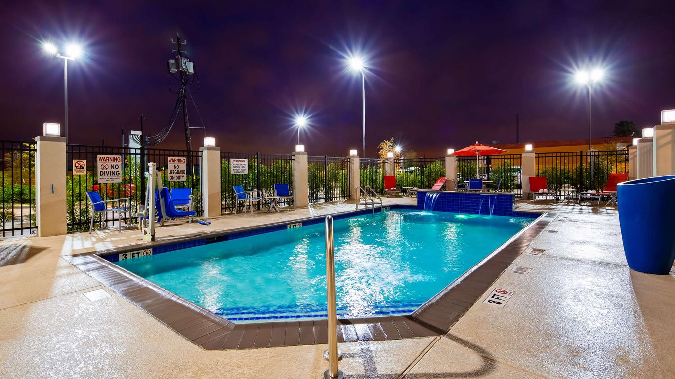 Best Western Plus Pasadena Inn & Suites