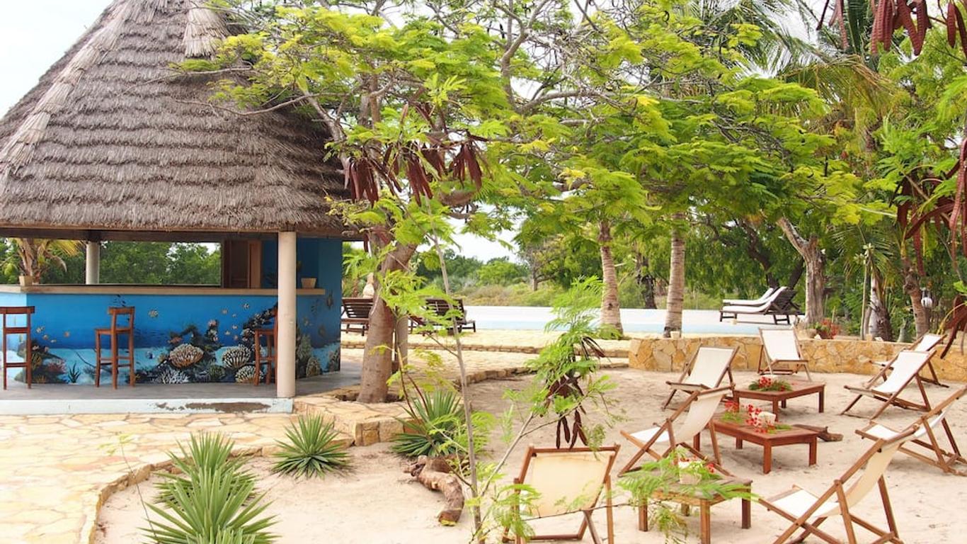 Caliente Beach Lodge