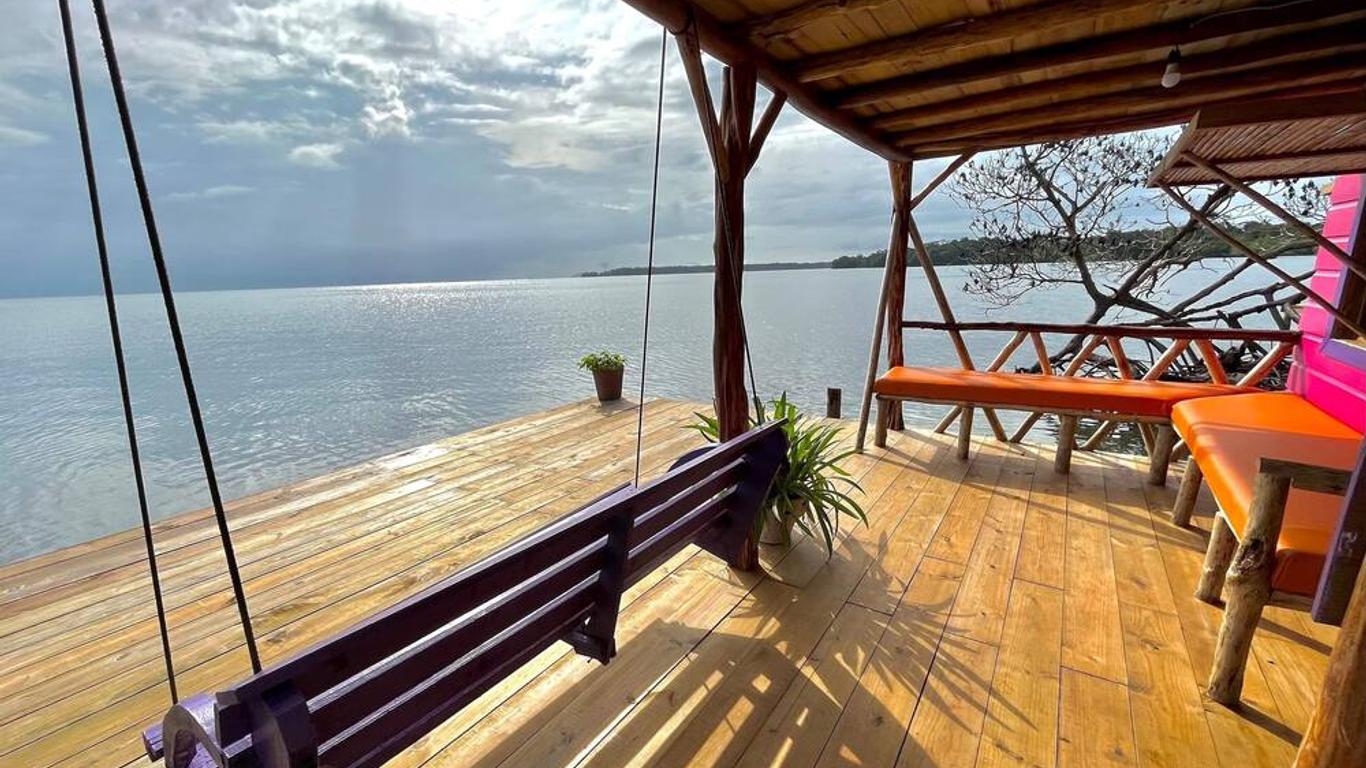 Urraca Monkey Island Eco Resort