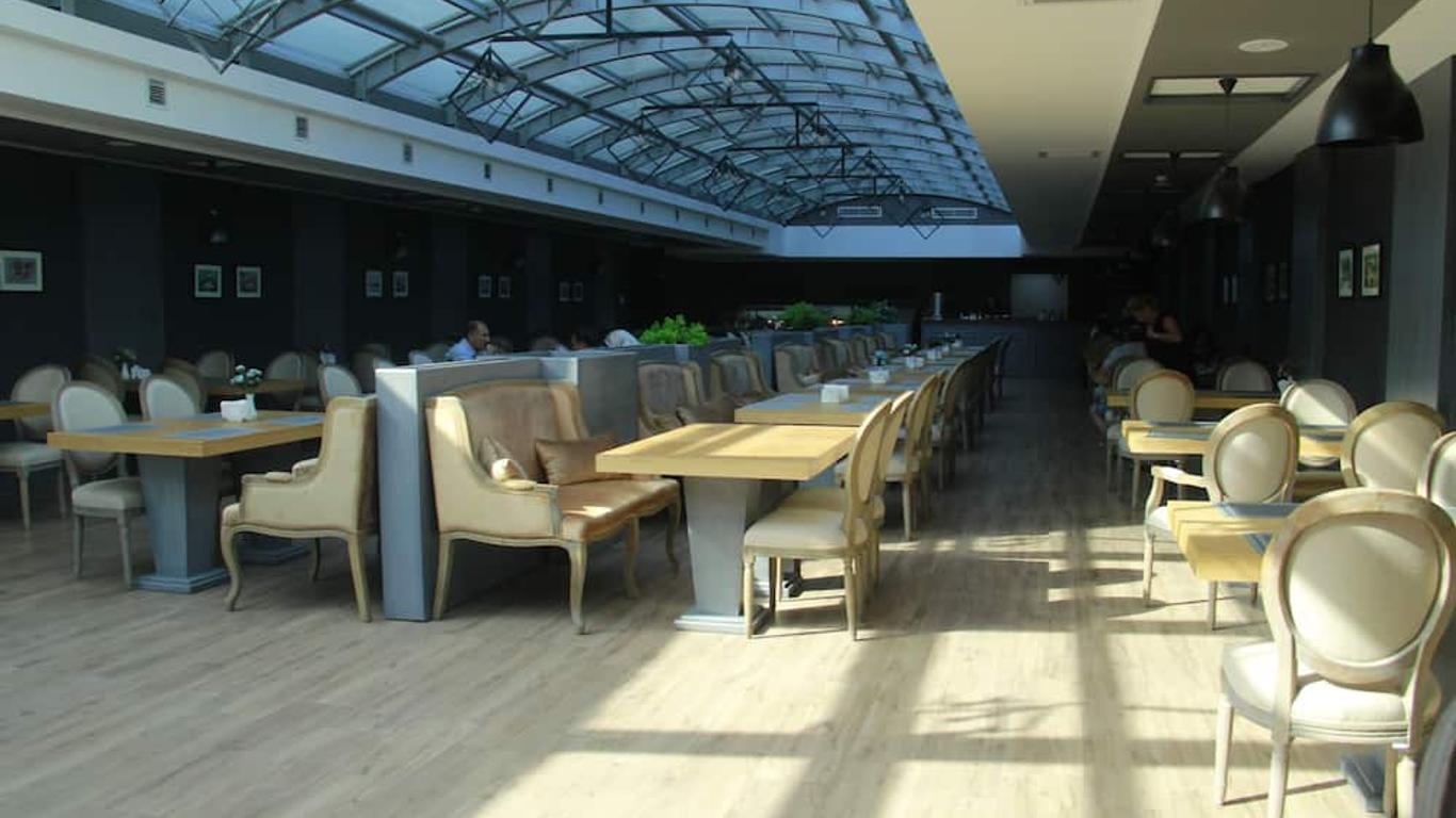 Sky Hotel Baku