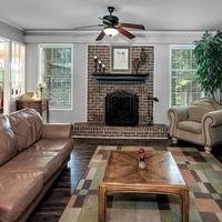 4 Bd , 2.5 Ba Home on the Lake in Safe, Convenient Area. Sleeps 12