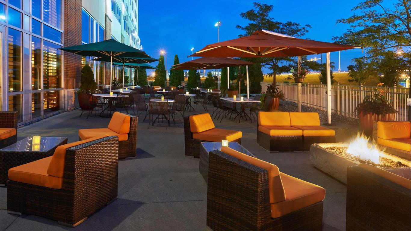 DoubleTree by Hilton Bay City - Riverfront