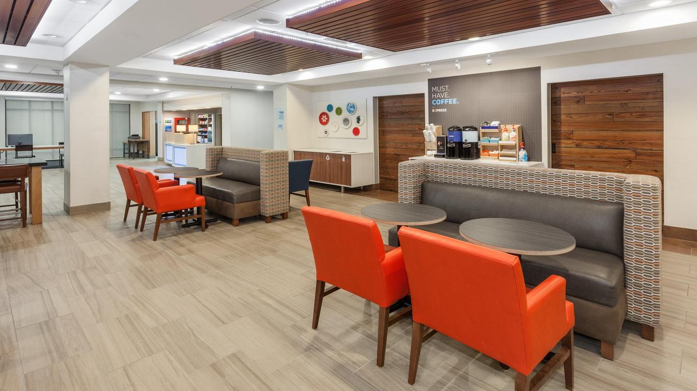 Holiday Inn Express & Suites Tilton