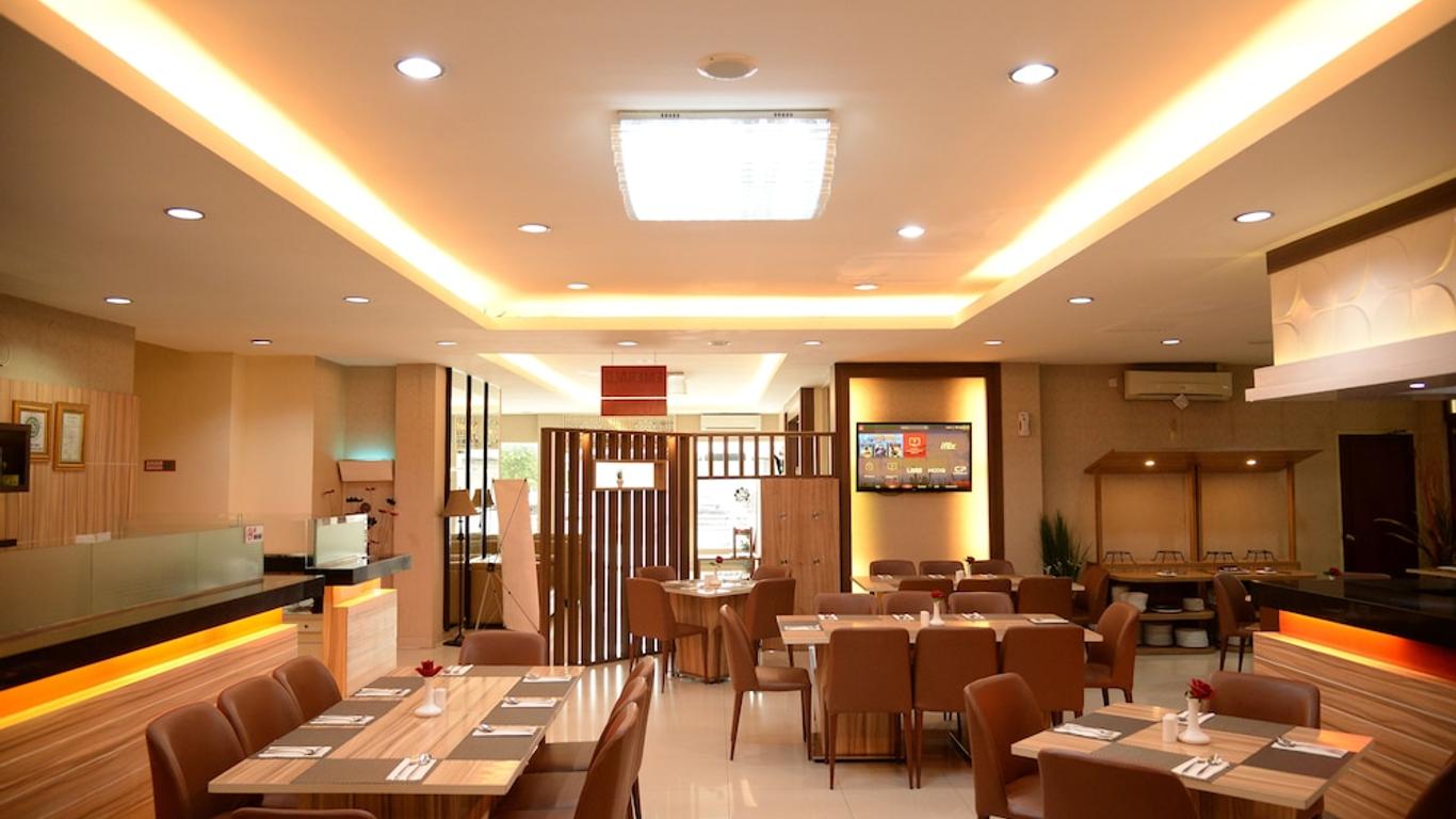 Rangkayo Basa Halal Hotel