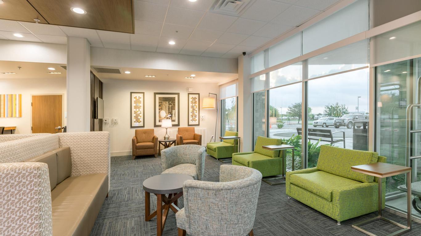 Holiday Inn Express & Suites San Marcos South