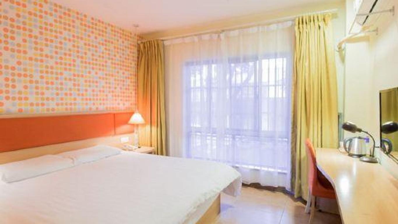 Home Inn (Shanghai Changxing Island Fenghuang Street)