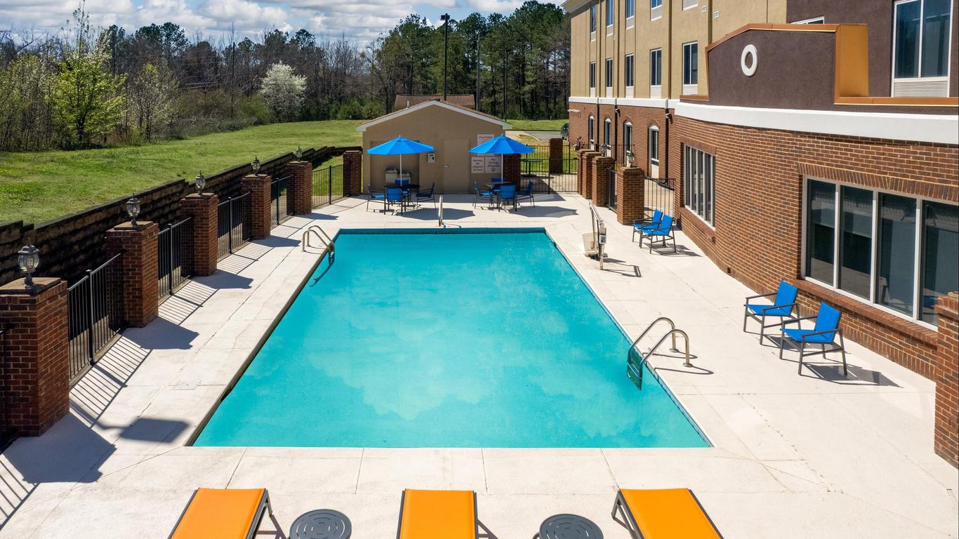 Holiday Inn Express Hotel & Suites Talladega, An IHG Hotel