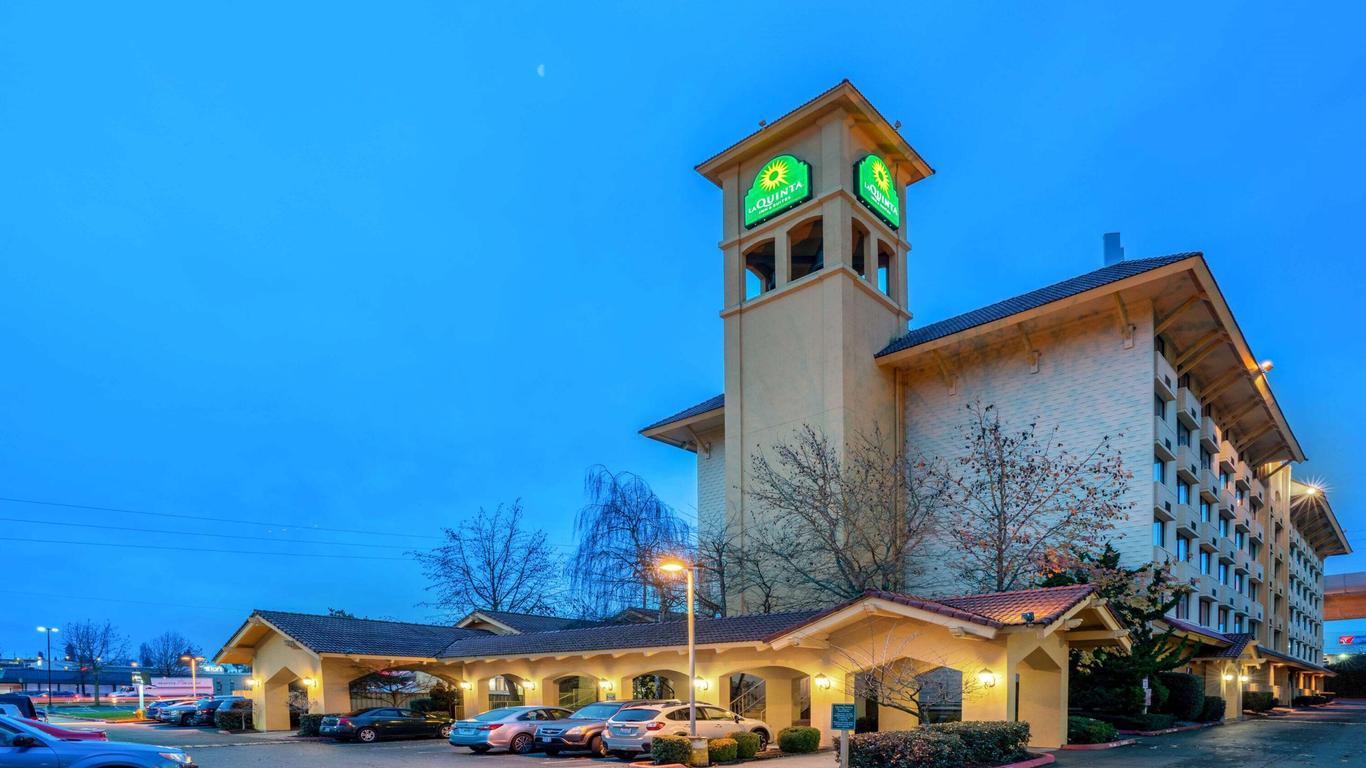 La Quinta Inn & Suites by Wyndham Seattle Sea-Tac Airport