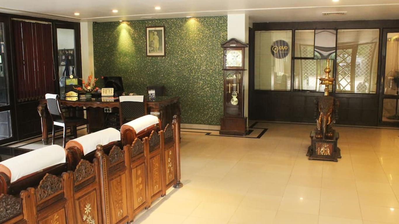 OYO 1839 Hotel Royal Inn