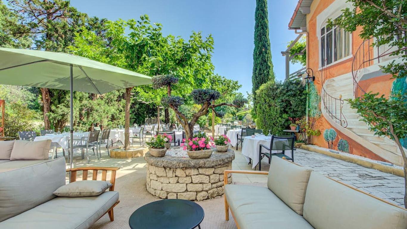 Logis Hotel Le Blason de Provence