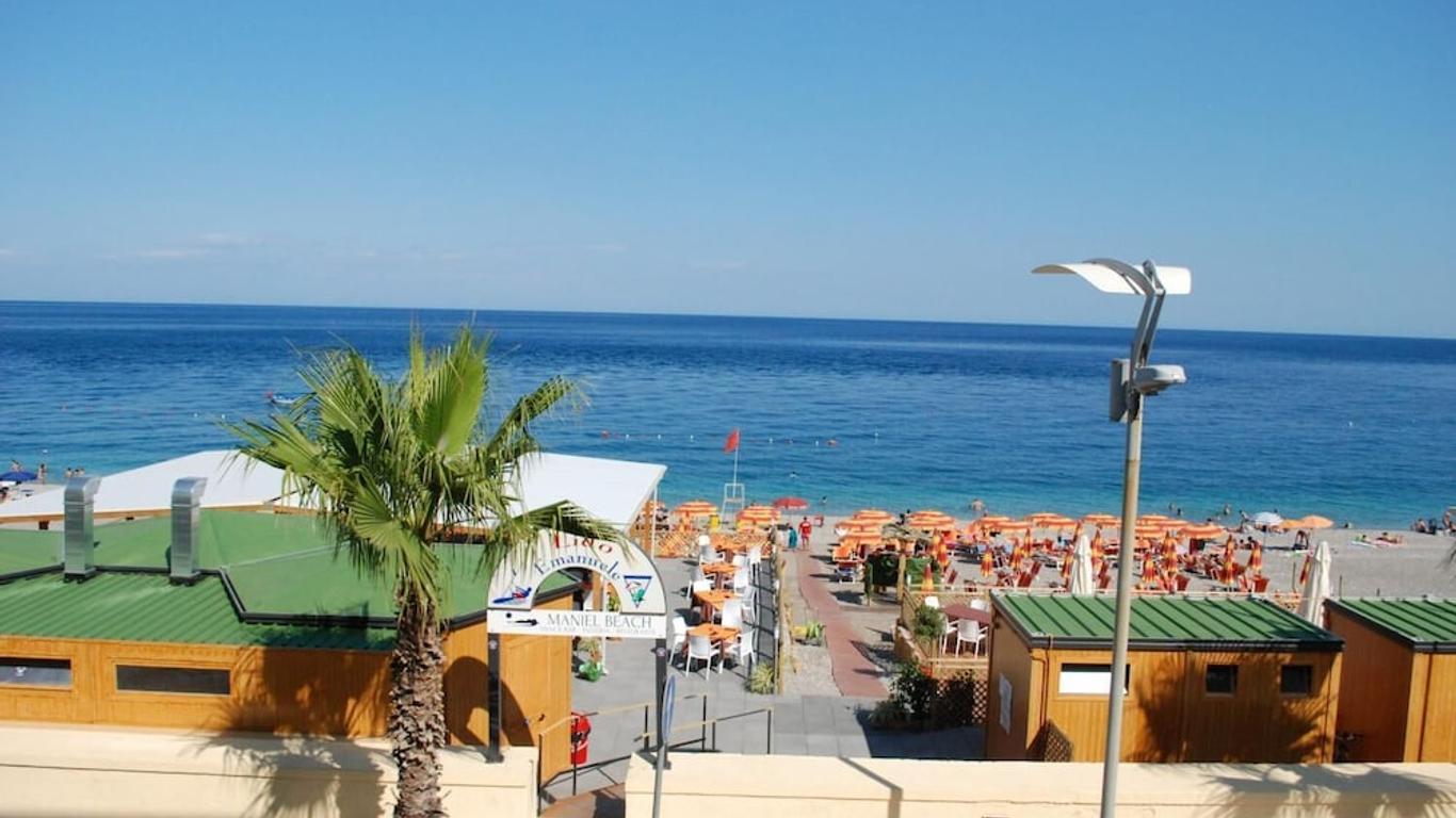 Maniel Beach Hotel