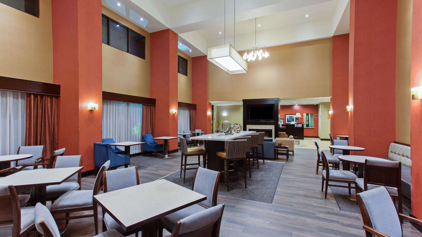 Hampton Inn & Suites Roseville