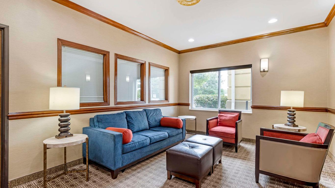 Comfort Inn & Suites, E. Moline - Quad Cities