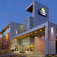 Days Inn & Suites by Wyndham Milwaukee