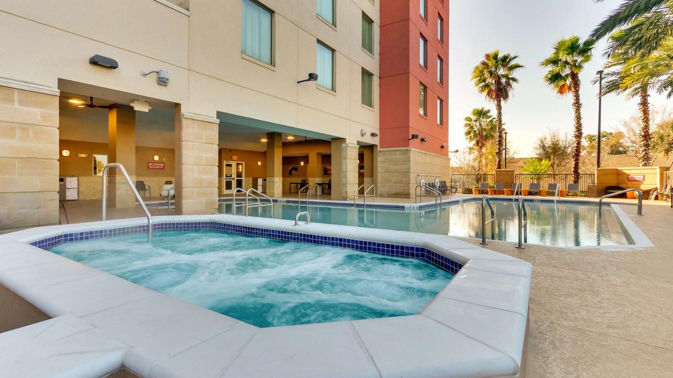 Drury Inn & Suites near Universal Orlando Resort desde $116 ($̶1̶7̶2̶).  Orlando Hoteles - KAYAK