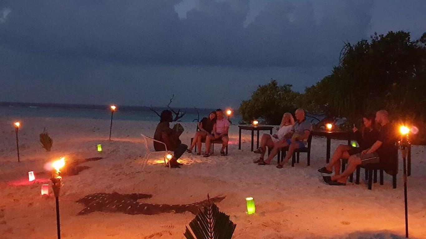 Omadhoo Inn