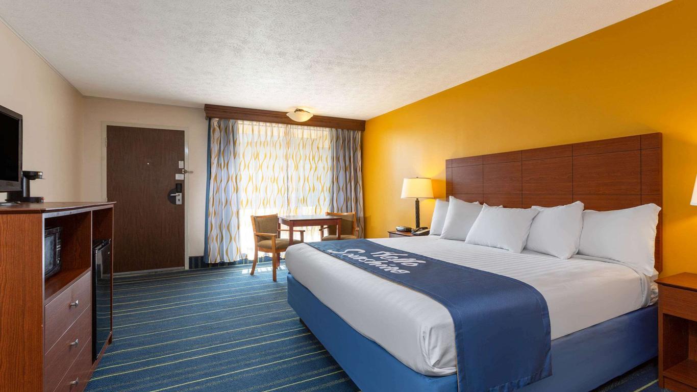 Days Inn by Wyndham Breezewood